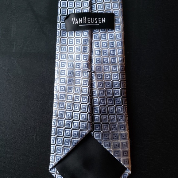 Van Heusen 100% silk men's tie - Picture 2 of 2